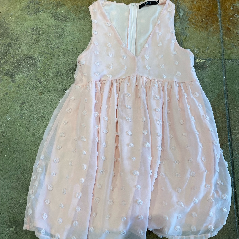 Girls Light Pink V-Neck Swiss Dot Dress Size M